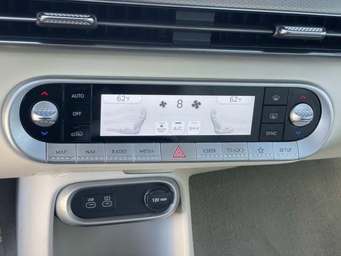 Used 2023 Genesis GV60 Advanced image 17