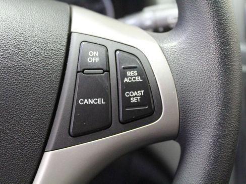 Used 2012 Hyundai Elantra w/ Preferred Pkg FWD image 10