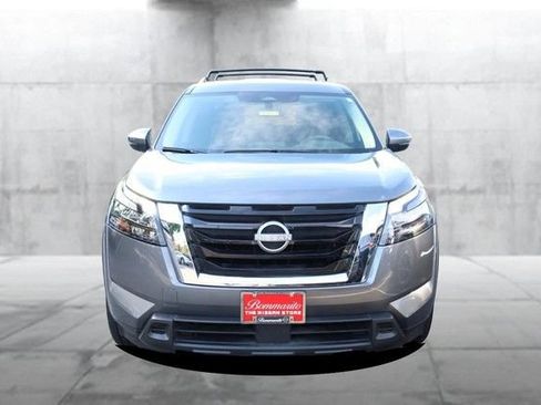 Certified 2025 Nissan Pathfinder SV w/ SV Premium Package FWD image 4