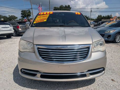 Used 2013 Chrysler Town & Country Limited w/ Luxury Group FWD image 2