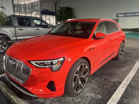 Used 2019 Audi e-tron Prestige w/ Prestige Package image 1