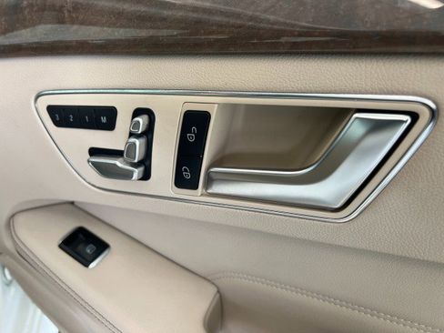 Used 2014 Mercedes-Benz E 350 4MATIC Sedan image 31