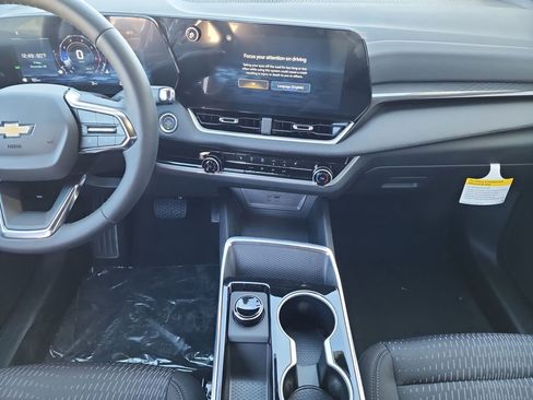 New 2026 Chevrolet Equinox LT image 18