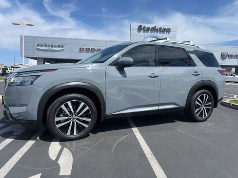 Used 2024 Nissan Pathfinder Platinum w/ Cargo Package FWD image 2