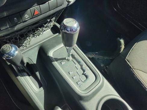 Used 2018 Jeep Wrangler Unlimited Sport w/ Connectivity Group AWD/4WD image 30