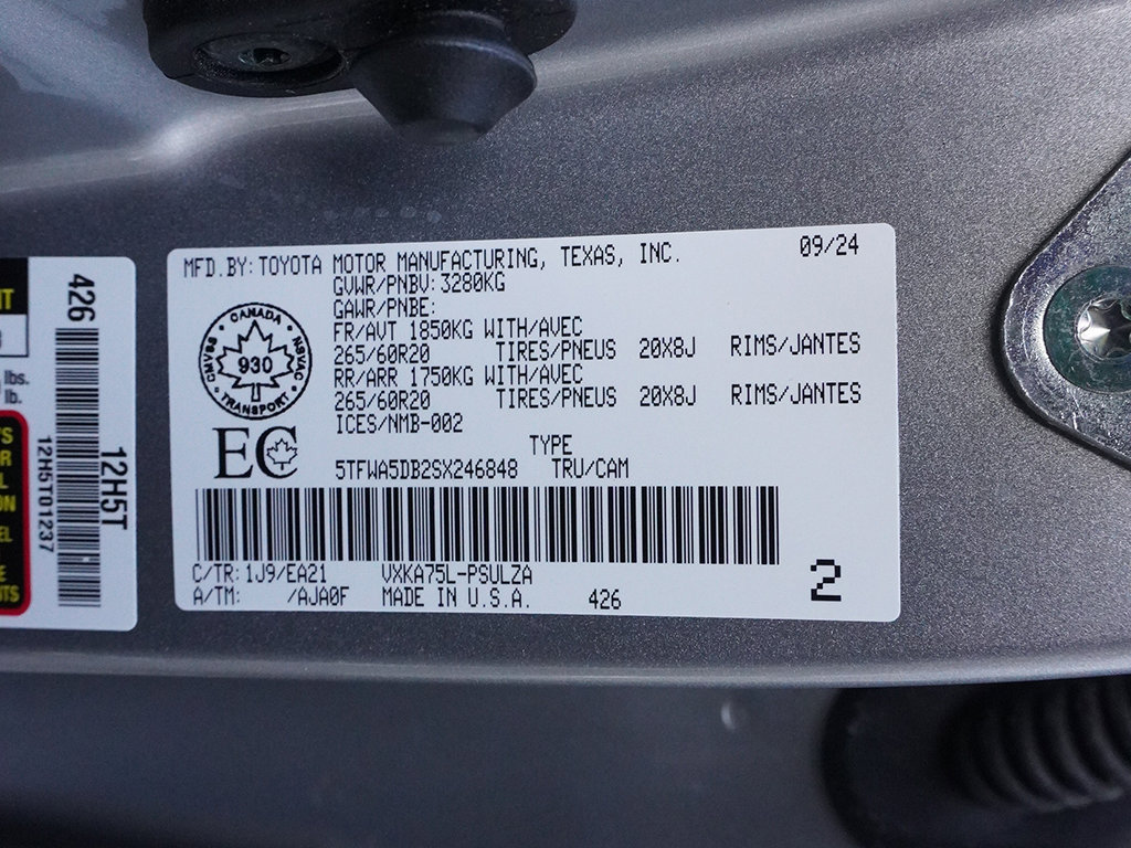 Used 2025 Toyota Tundra Limited AWD/4WD image 56