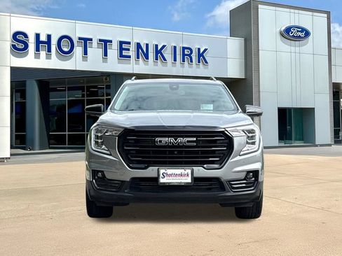 Used 2024 GMC Terrain SLT w/ Tech Package AWD/4WD image 2