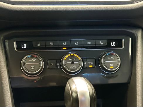 Used 2020 Volkswagen Tiguan SE R-Line image 10