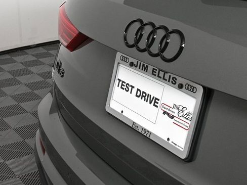 New 2025 Audi Q3 2.0T Premium image 35