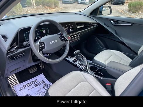 Used 2023 Kia Niro SX Touring image 6