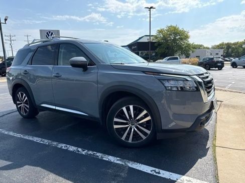 Used 2023 Nissan Pathfinder Platinum AWD/4WD image 3