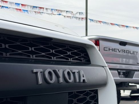 Used 2024 Toyota 4Runner SR5 image 40