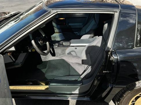 Used 1987 Chevrolet Corvette Coupe image 21