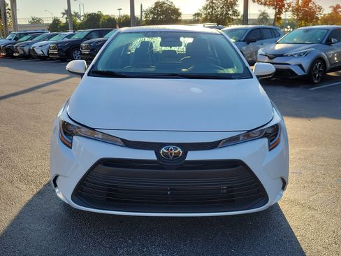 Used 2025 Toyota Corolla LE image 2