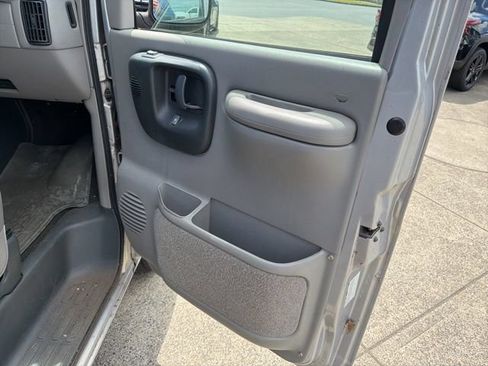 Used 1998 GMC Savana 1500 Passenger w/ Marketing Option Pkg 4 RWD image 20