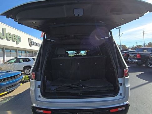 Used 2022 Jeep Wagoneer Series III w/ Premium Group I image 16