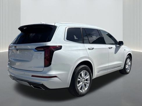 New 2025 Cadillac XT6 Luxury image 5