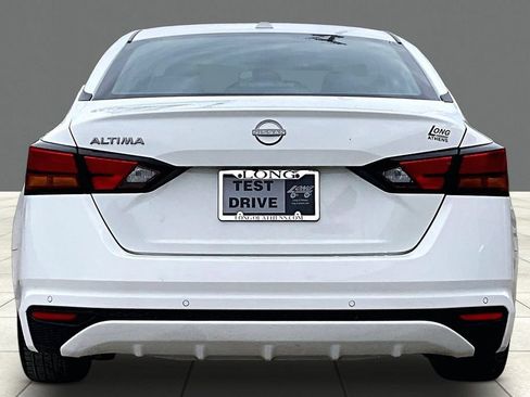 Used 2025 Nissan Altima 2.5 SV FWD image 4