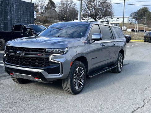 Used 2022 Chevrolet Suburban Z71 w/ Luxury Package image 7