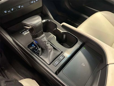 Used 2025 Lexus ES 300h w/ Premium Package image 30