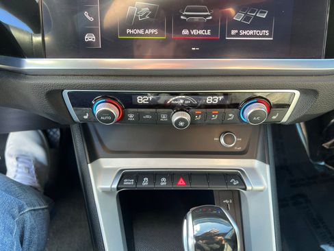 Used 2021 Audi Q3 2.0T Premium image 34