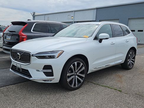 Used 2023 Volvo XC60 B5 Ultimate w/ Climate Package AWD/4WD image 3