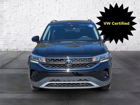 Certified 2023 Volkswagen Taos SE w/ Panoramic Sunroof Package image 3