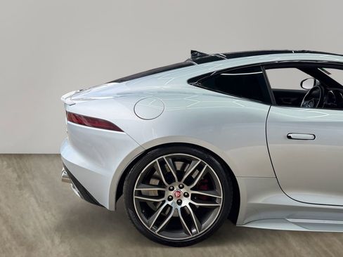 Used 2017 Jaguar F-TYPE R image 18