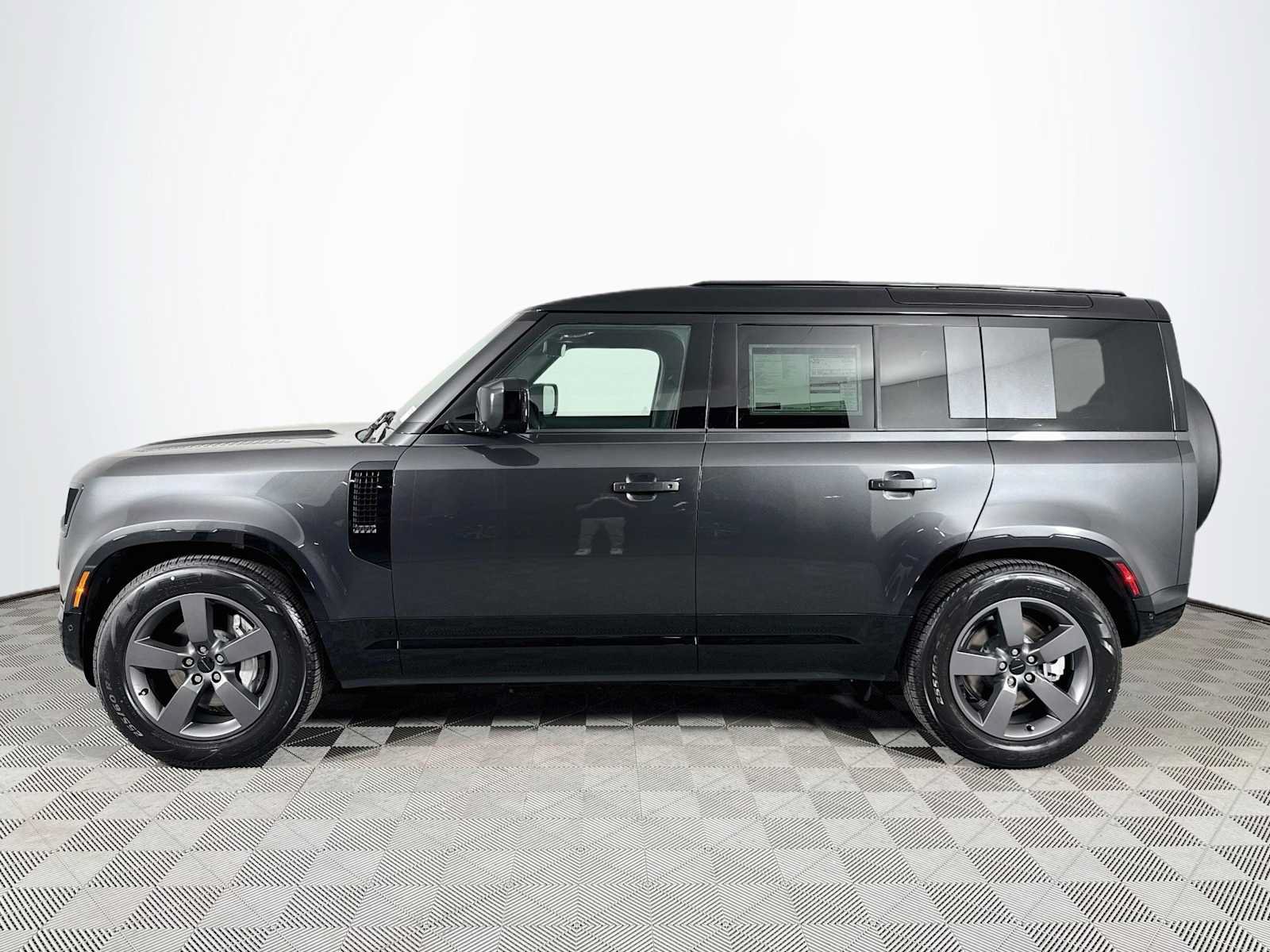 New 2026 Land Rover Defender 110 X-Dynamic SE AWD/4WD image 8