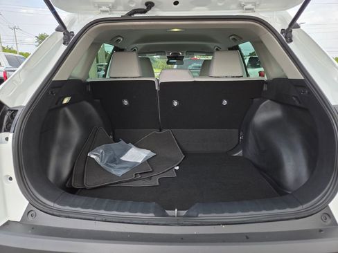 Used 2025 Toyota Corolla Cross L FWD image 19