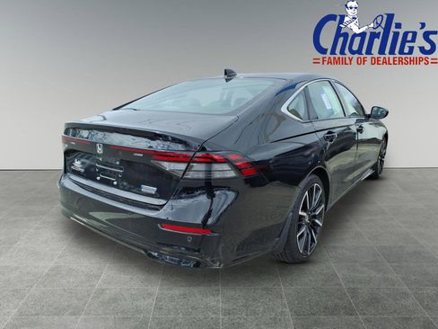 Used 2023 Honda Accord Touring image 4