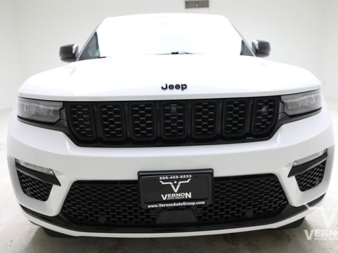 Used 2023 Jeep Grand Cherokee Summit AWD/4WD image 8