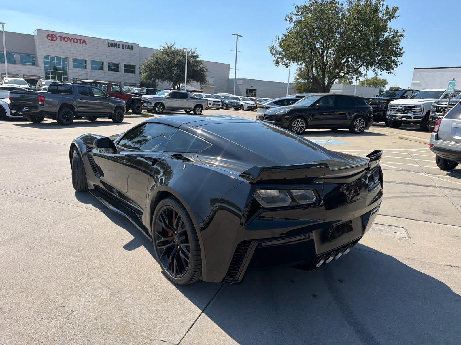 Used 2016 Chevrolet Corvette Z06 w/ 2LZ Preferred Equipment Group RWD image 2