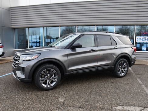 Used 2026 Ford Explorer Active w/ Active Comfort Package AWD/4WD image 2