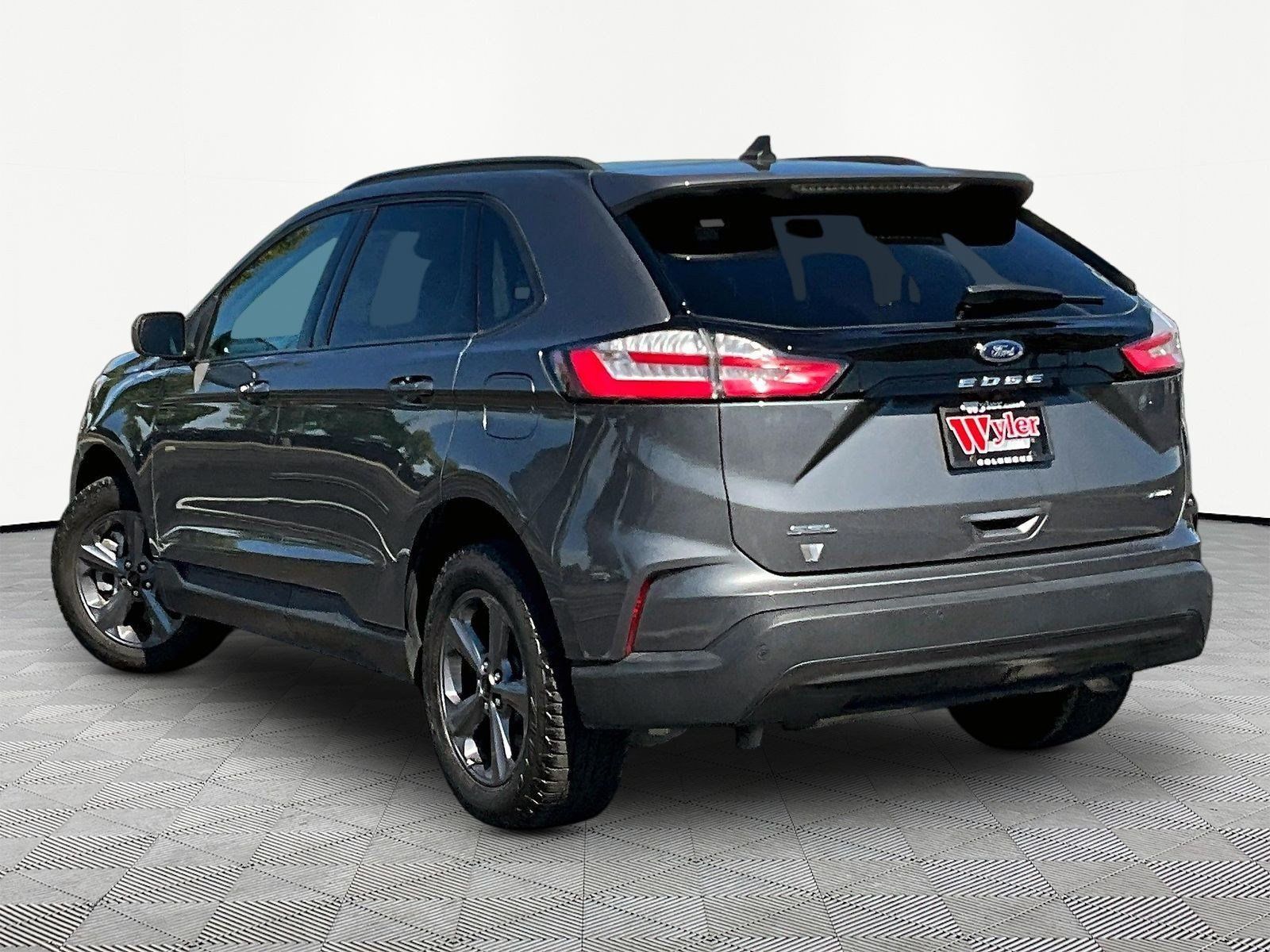 Used 2023 Ford Edge SEL w/ Sport Appearance Package AWD/4WD image 4