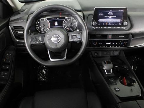 Certified 2024 Nissan Rogue SV w/ SV Premium Package FWD image 7