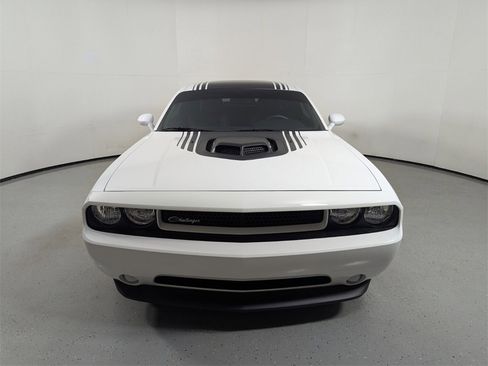 Used 2014 Dodge Challenger R/T image 2