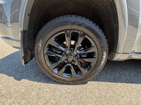 Used 2019 Jeep Grand Cherokee Altitude AWD/4WD image 28