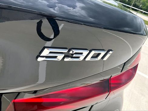 Used 2023 BMW 530i w/ Convenience Package RWD image 9