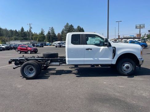 New 2025 Ford F350 XL w/ XL Chrome Package image 8