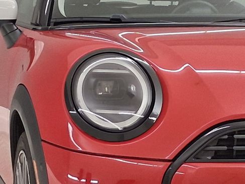 Used 2025 MINI Cooper 2-Door Hardtop image 9