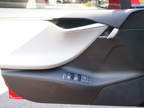 Used 2015 Tesla Model S AWD image 34