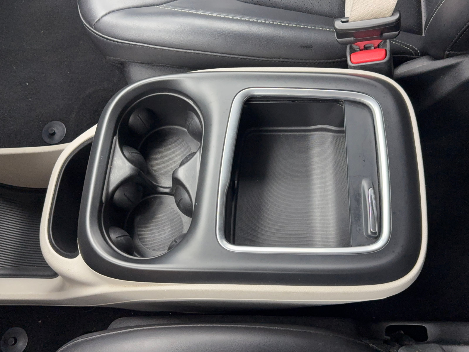 Used 2023 Chrysler Pacifica Touring-L FWD image 42