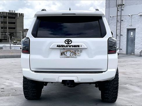 Used 2022 Toyota 4Runner SR5 Premium AWD/4WD image 5