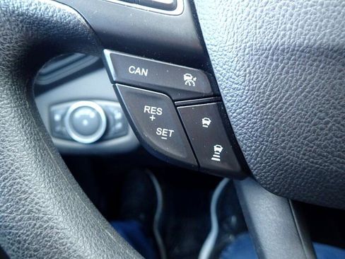 Used 2019 Ford Escape SE image 17