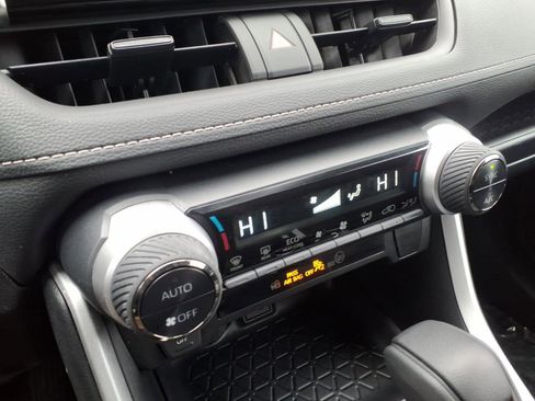 Certified 2025 Toyota RAV4 XLE image 18