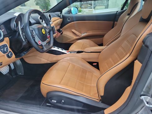 Used 2017 Ferrari California T RWD image 14