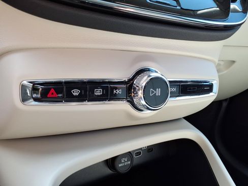 New 2026 Volvo XC40 B5 Plus w/ Protection Package Premier AWD/4WD image 22