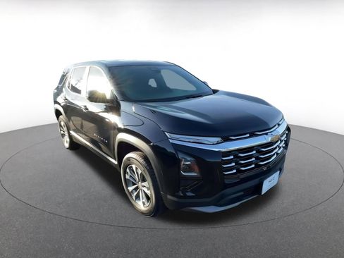 Used 2025 Chevrolet Equinox LT image 2