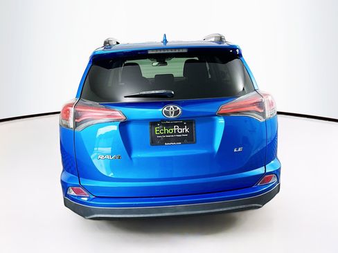 Used 2017 Toyota RAV4 LE FWD image 7